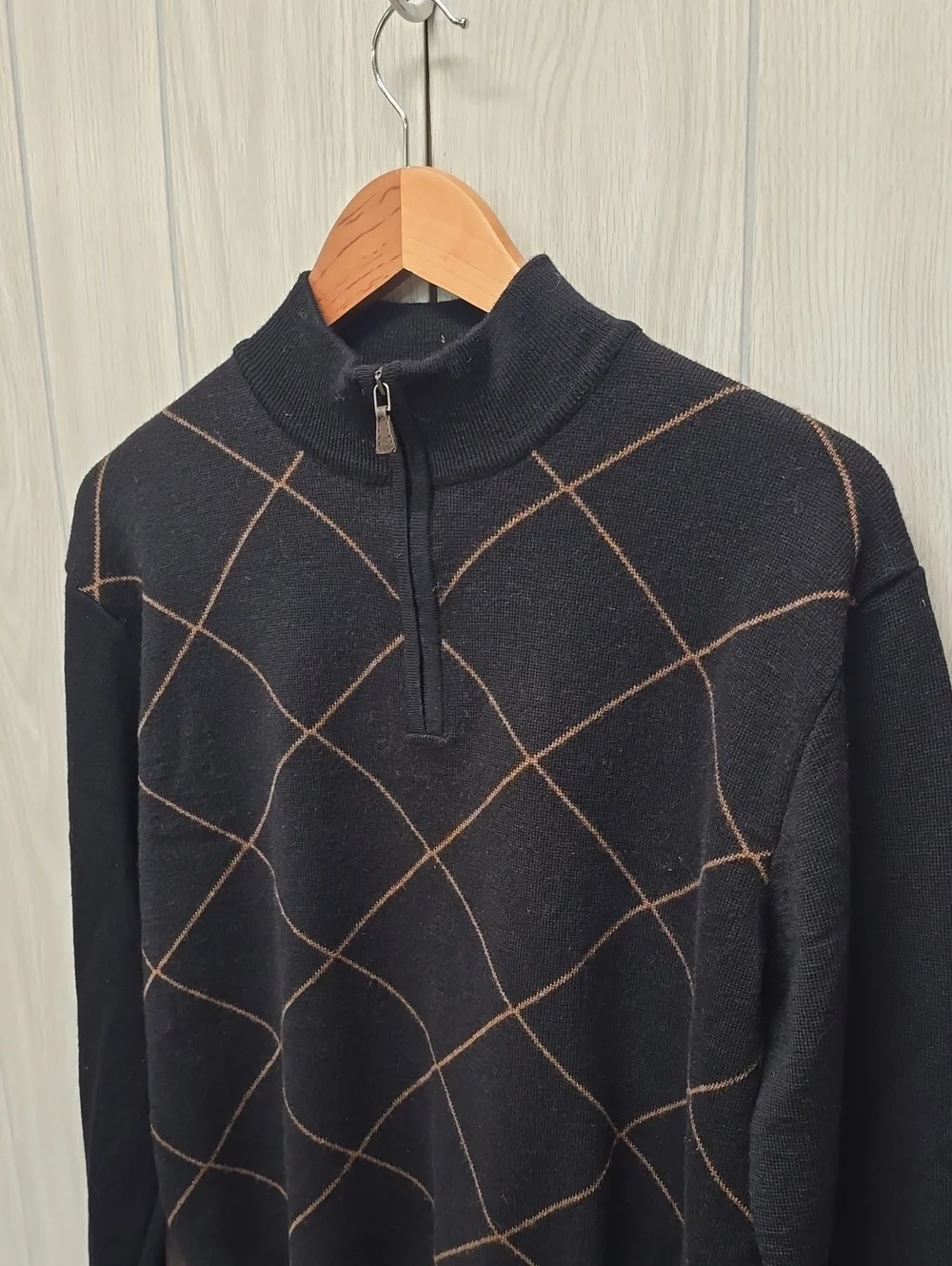 Scott Barry | Quarter-Zip Sweater with Brown Argyle Lines